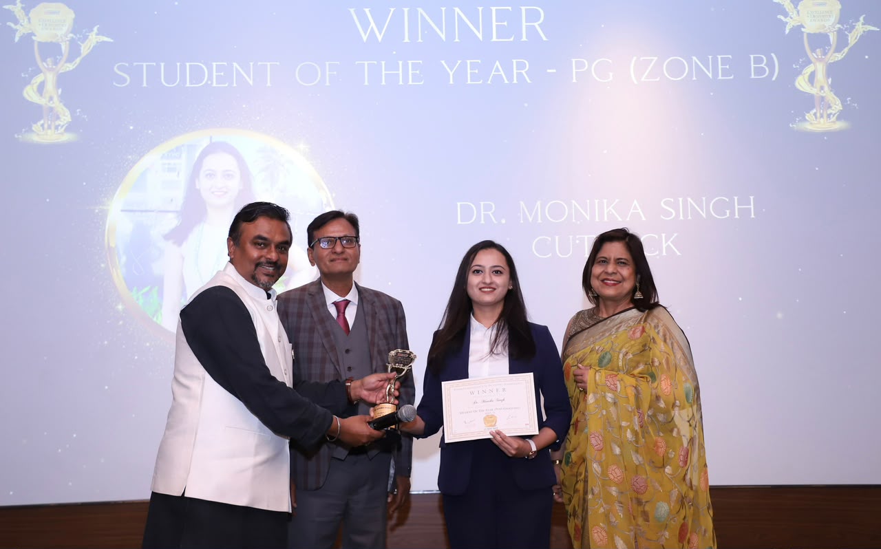 Dr Monika Singh Soni receiving the Famdent Student of the Year award on stage